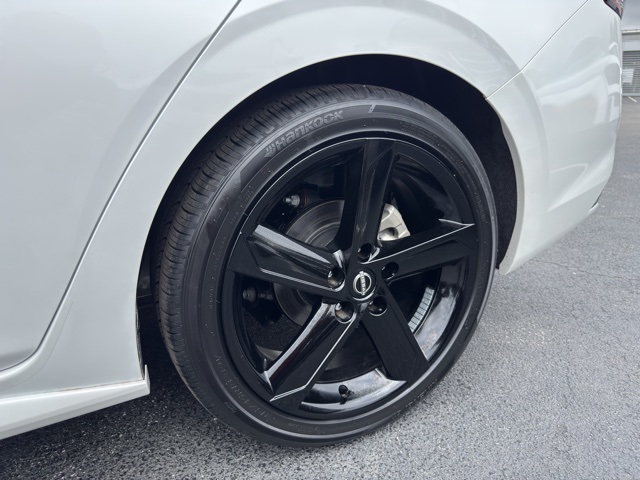 2025 Nissan Sentra SR Image 6 of 25