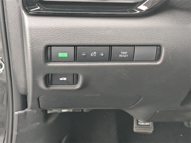 Vehicle image 25 of 28