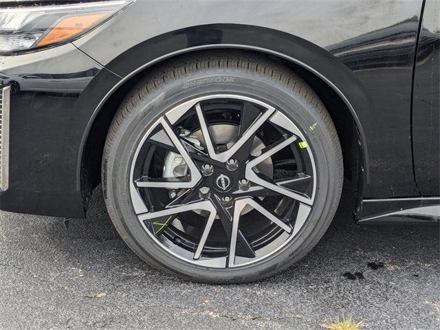 Vehicle image 10 of 28