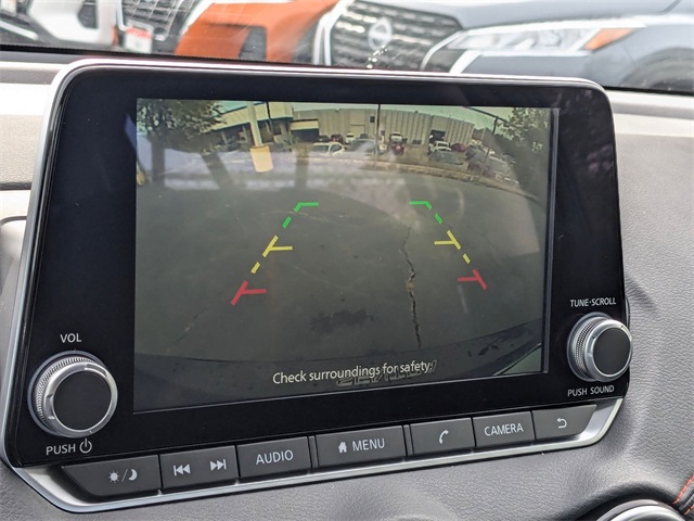 Vehicle image 21 of 28