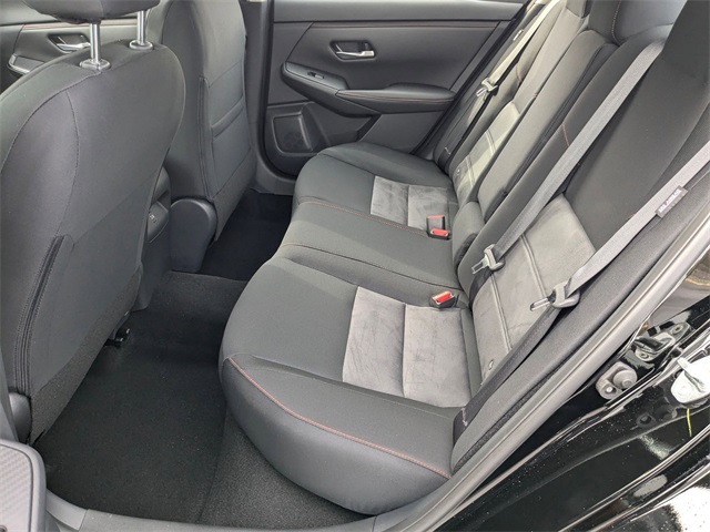 Vehicle image 13 of 28