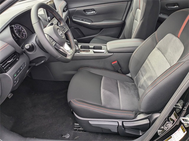 Vehicle image 14 of 28