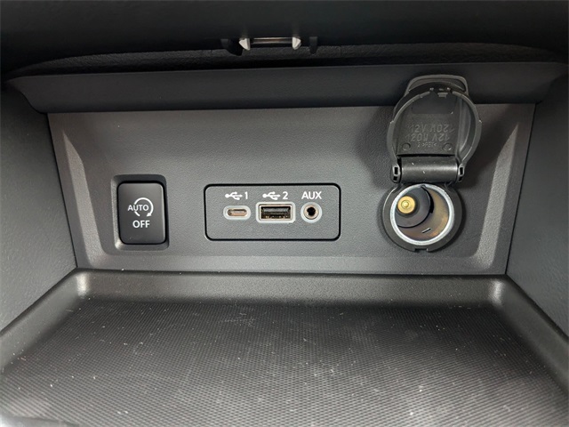 Vehicle image 27 of 28