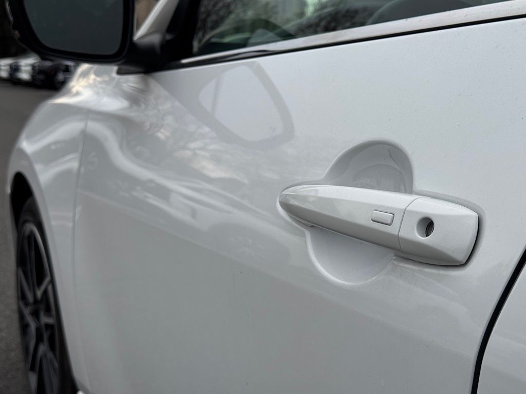 Vehicle image 8 of 26