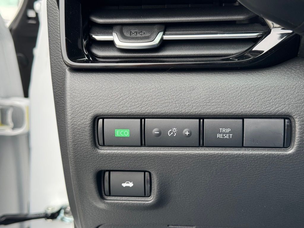 Vehicle image 15 of 26