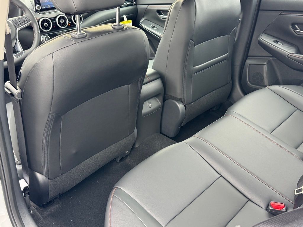 Vehicle image 21 of 26
