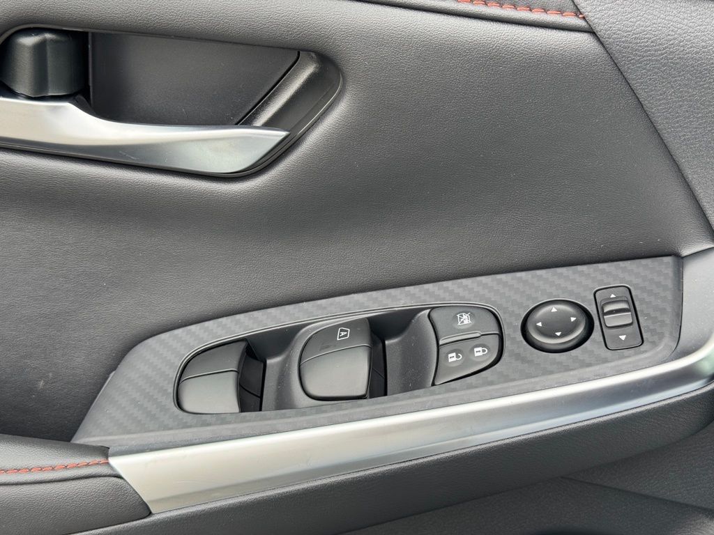 Vehicle image 16 of 26