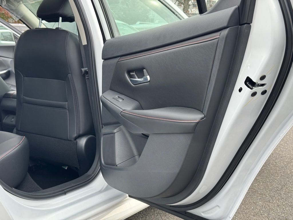 Vehicle image 24 of 26
