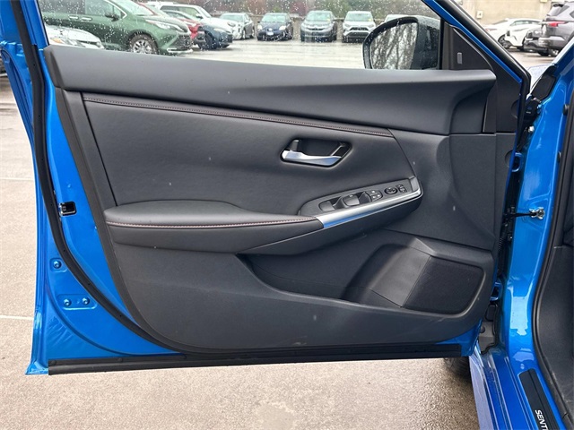 Vehicle image 14 of 18