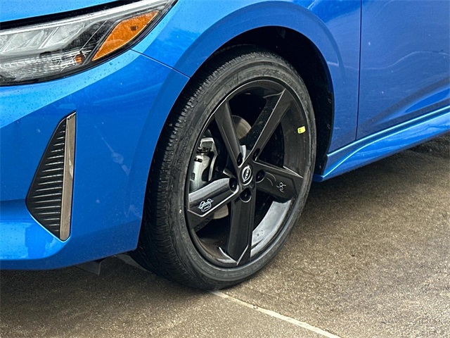 Vehicle image 17 of 18