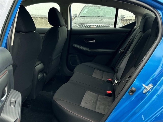 Vehicle image 16 of 18