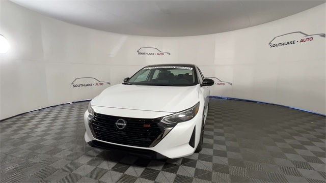 2025 Nissan Sentra SR Image 2 of 26