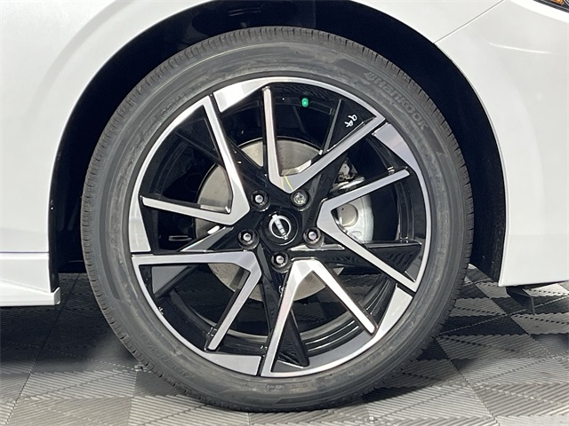 2025 Nissan Sentra SR Image 11 of 26