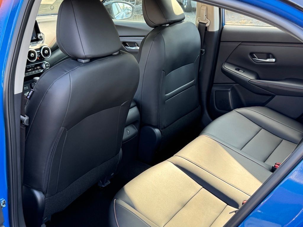 Vehicle image 18 of 23