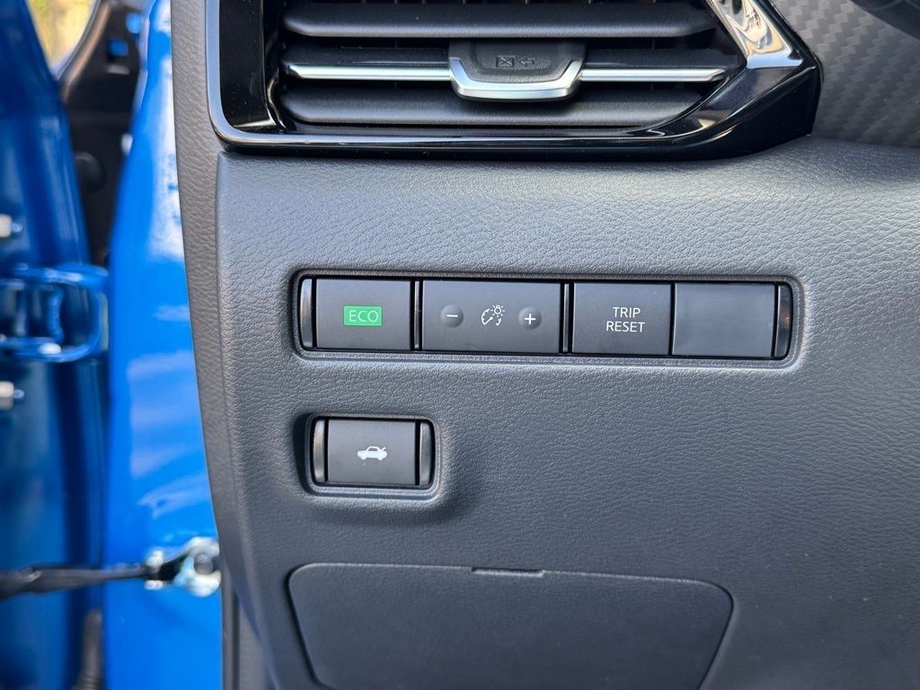 Vehicle image 15 of 23