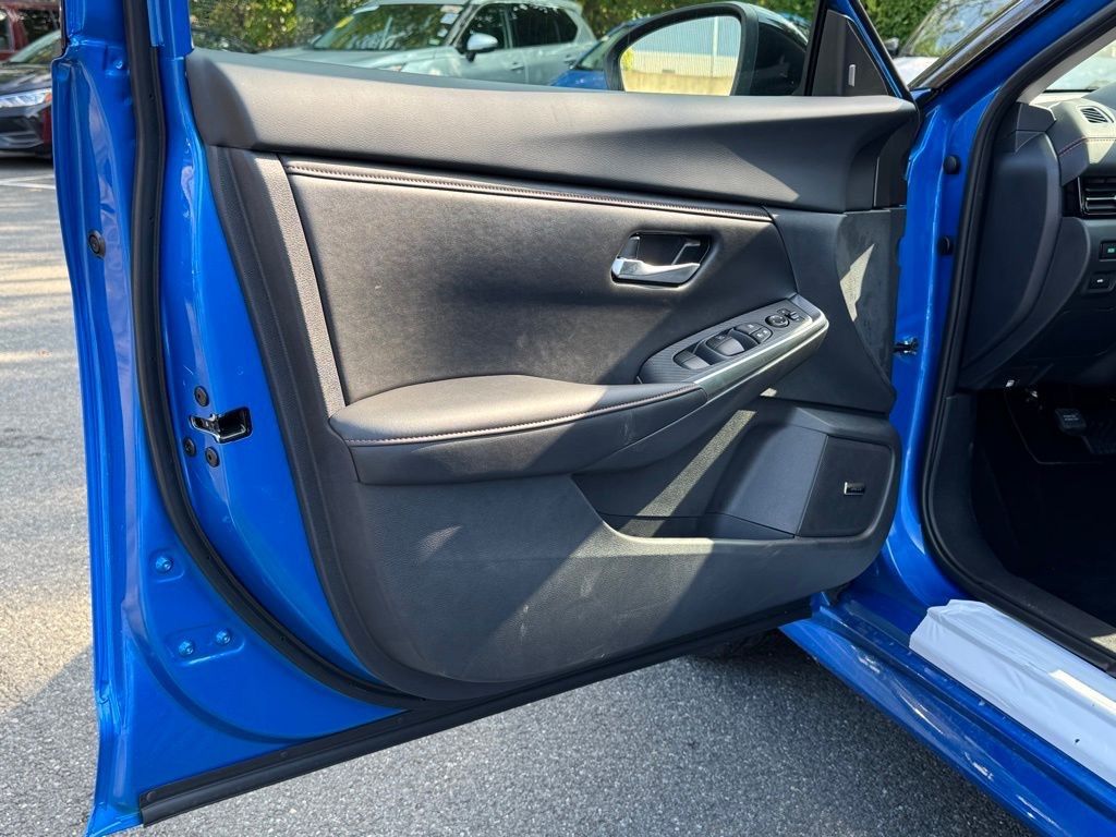 Vehicle image 20 of 23