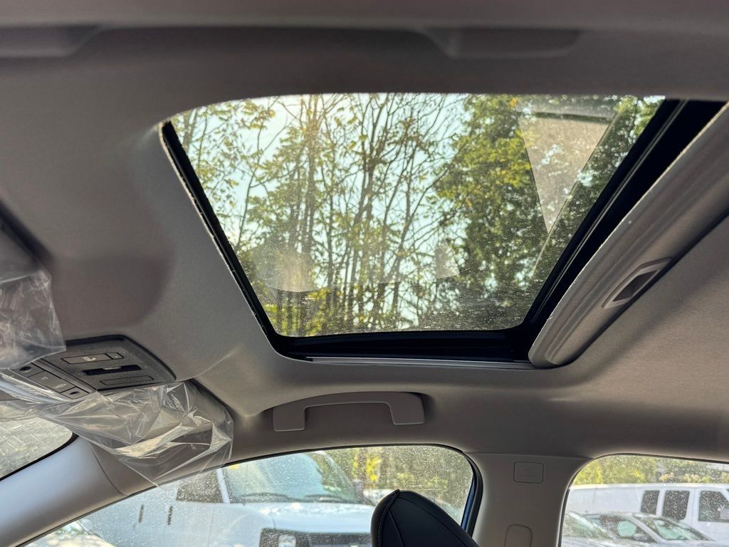 Vehicle image 19 of 23