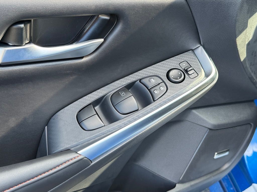 Vehicle image 16 of 23