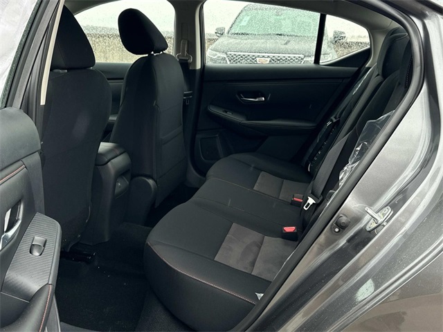 Vehicle image 16 of 18