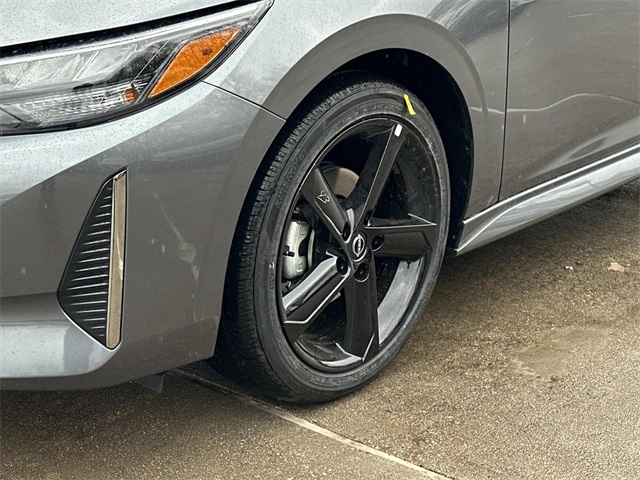 Vehicle image 17 of 18