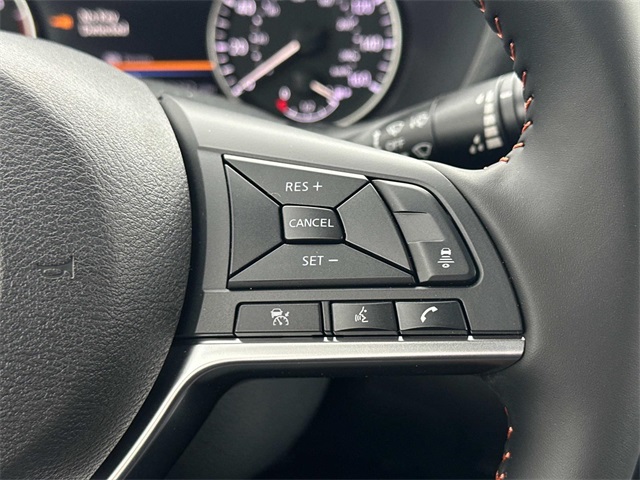 Vehicle image 11 of 18