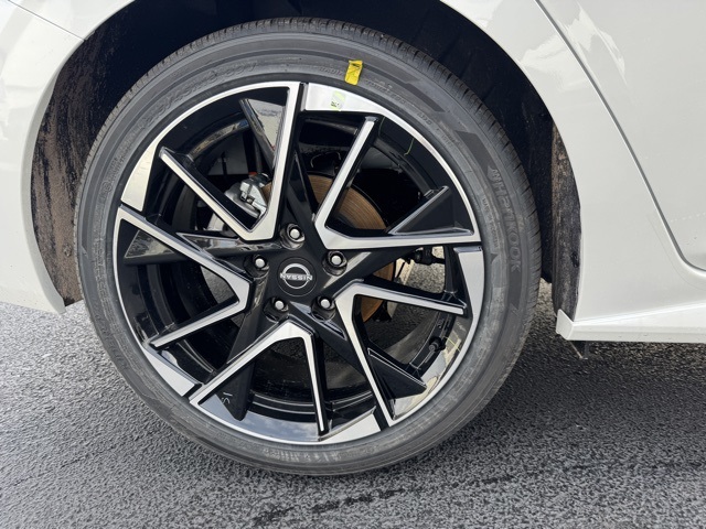 2025 Nissan Sentra SR Image 9 of 22