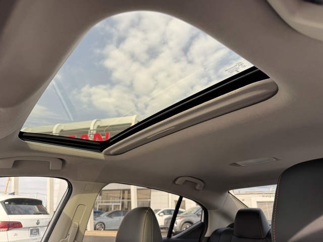 2025 Nissan Sentra SR Image 14 of 22