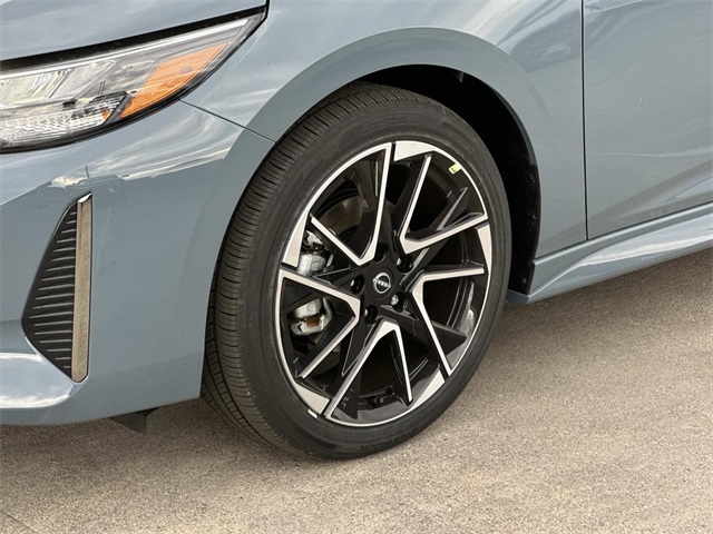 2025 Nissan Sentra SR Image 7 of 18