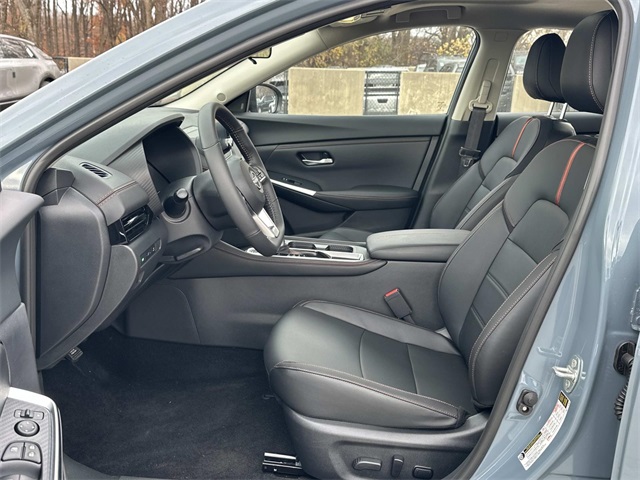 2025 Nissan Sentra SR Image 9 of 18