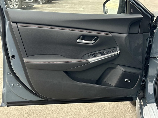 2025 Nissan Sentra SR Image 13 of 18