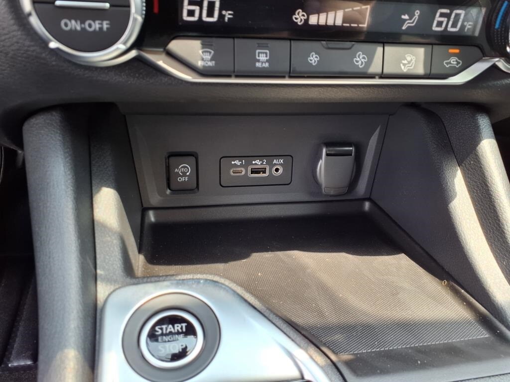 Vehicle image 21 of 34
