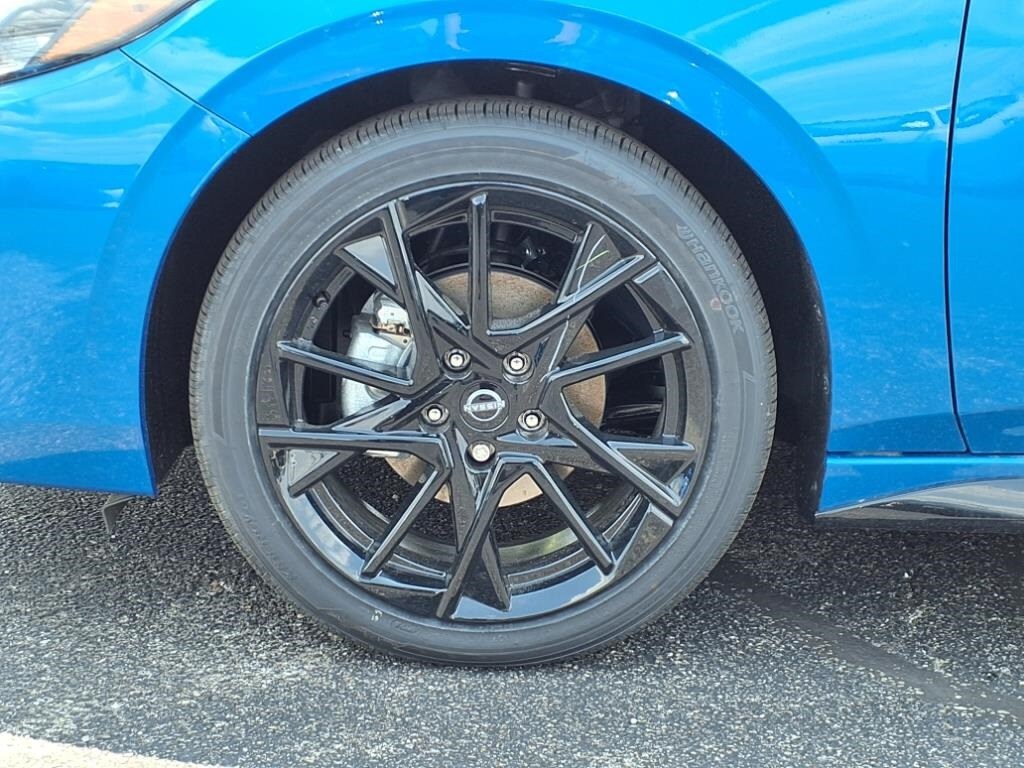 Vehicle image 9 of 34