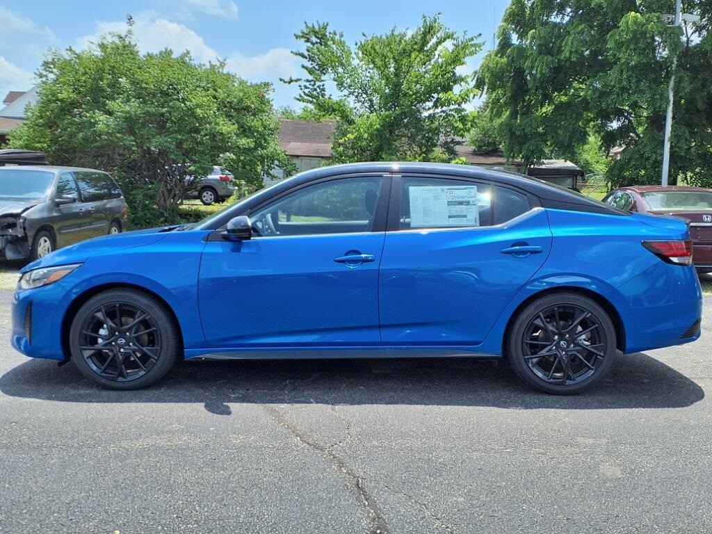 Vehicle image 8 of 34