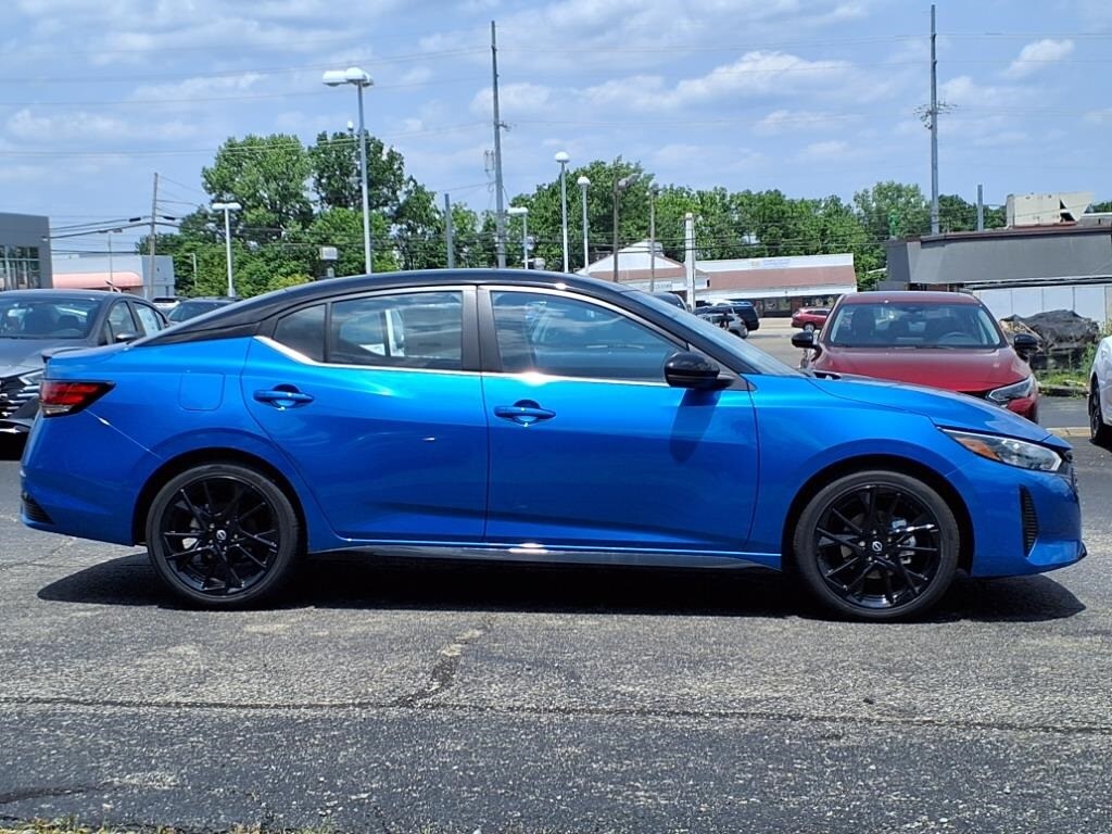 Vehicle image 4 of 34