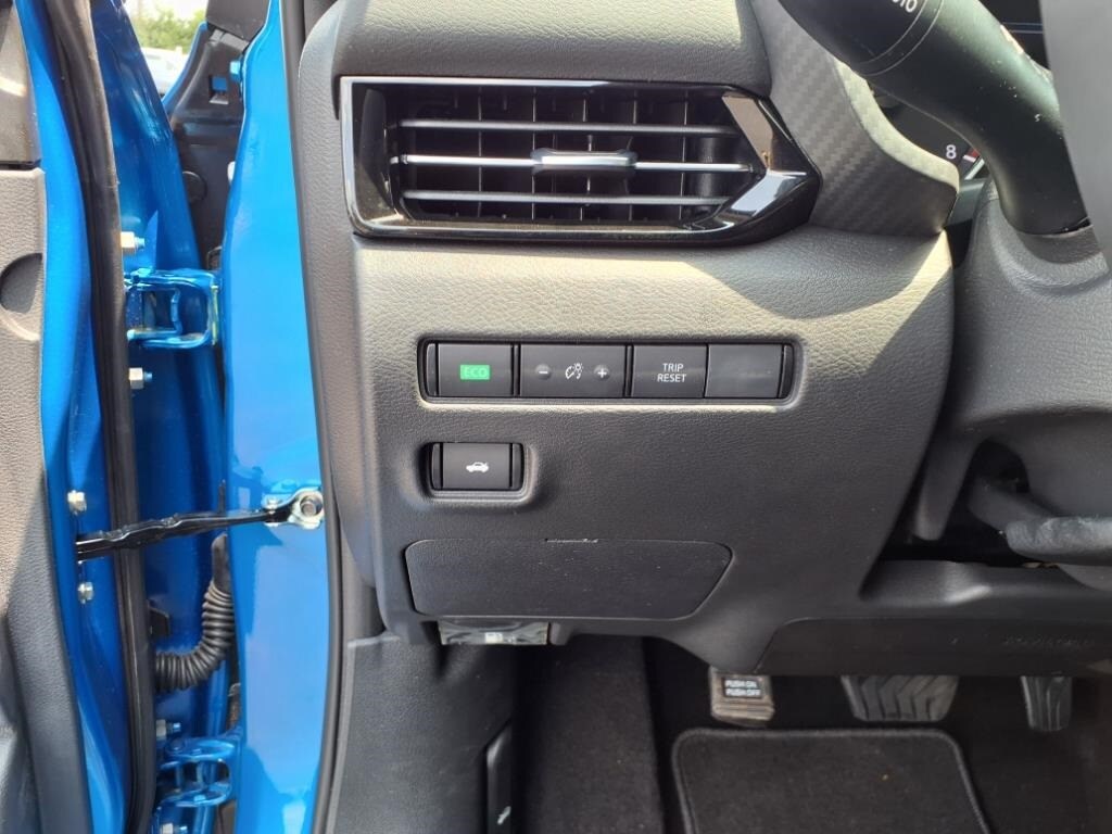 Vehicle image 22 of 34