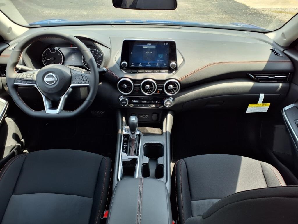 Vehicle image 10 of 34