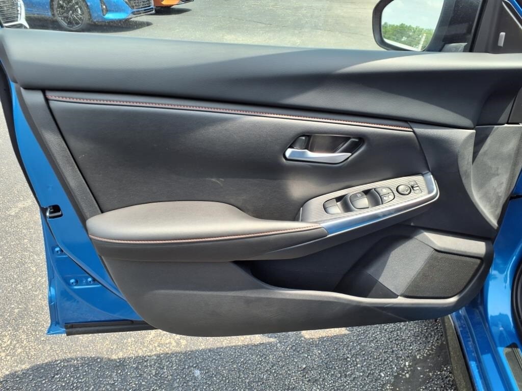 Vehicle image 15 of 34