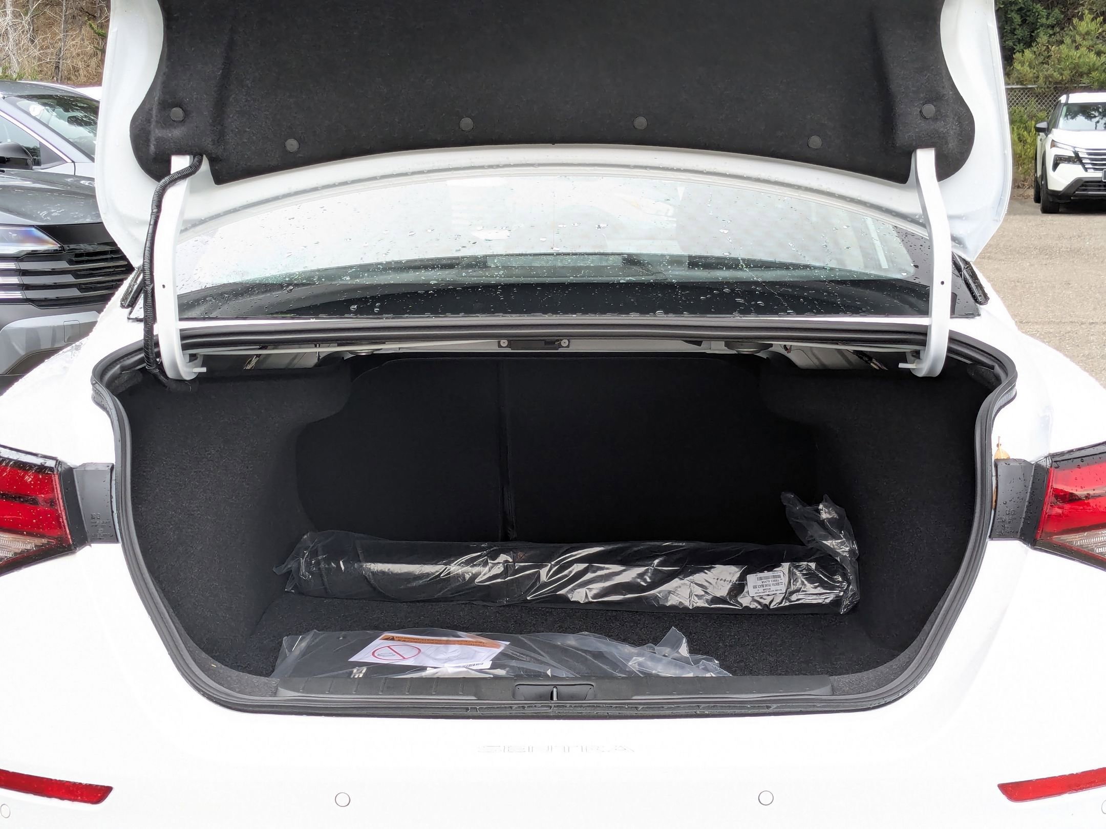 2025 Nissan Sentra SR Image 10 of 27