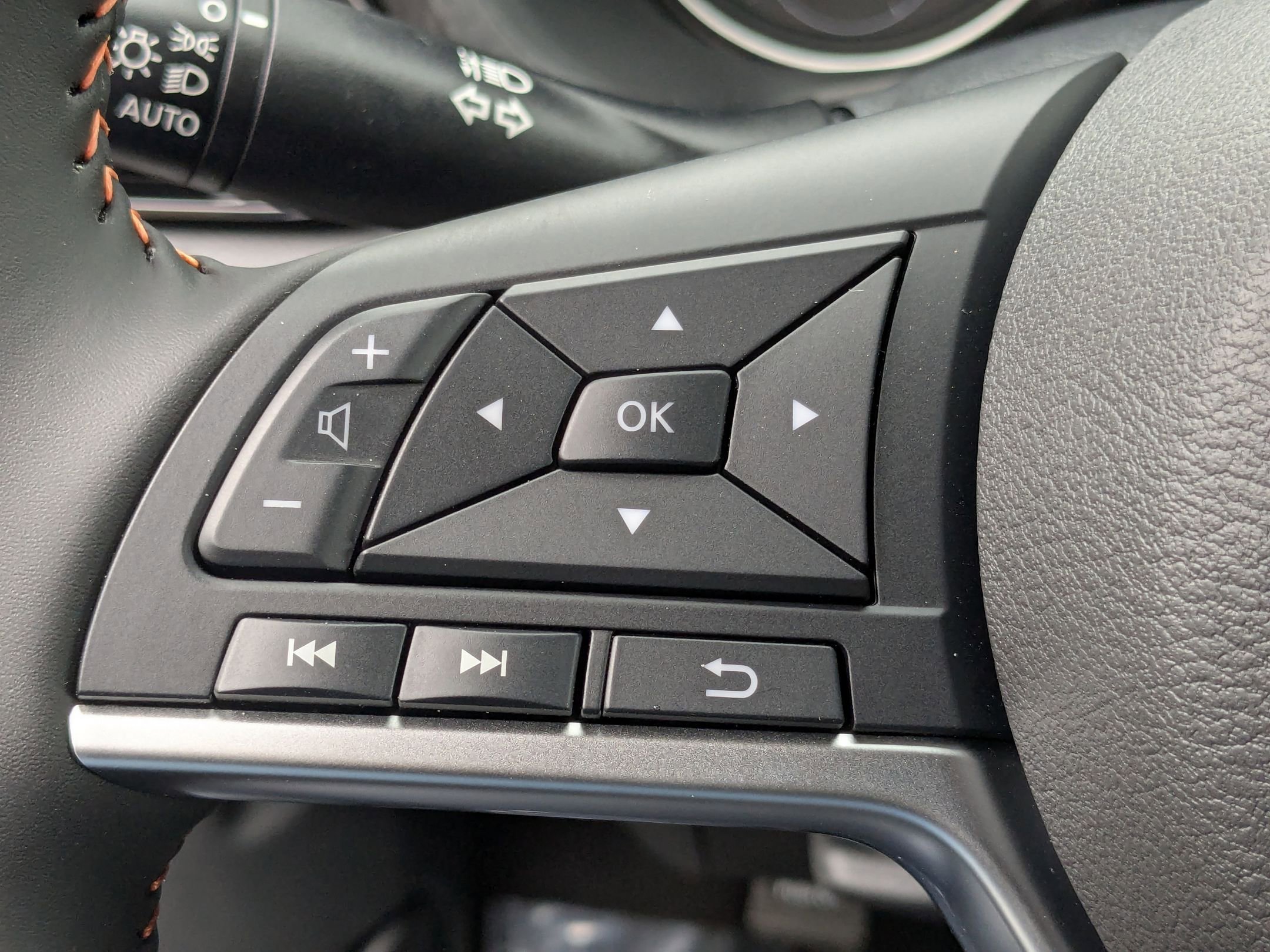 2025 Nissan Sentra SR Image 24 of 27