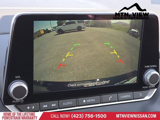 Vehicle image 16 of 18