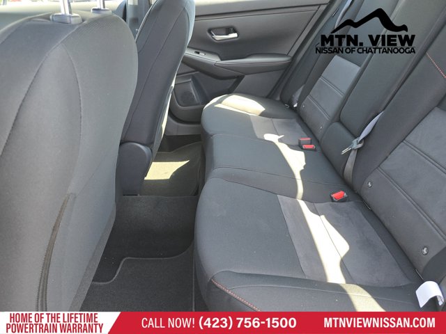 Vehicle image 11 of 18
