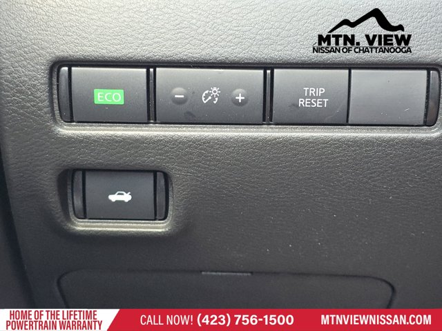 Vehicle image 13 of 18