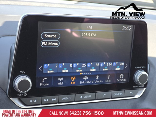 Vehicle image 15 of 18