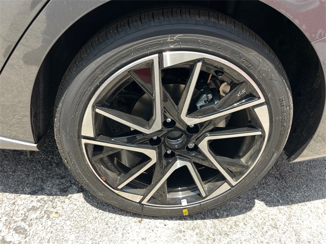 Vehicle image 14 of 24