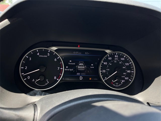 Vehicle image 17 of 24