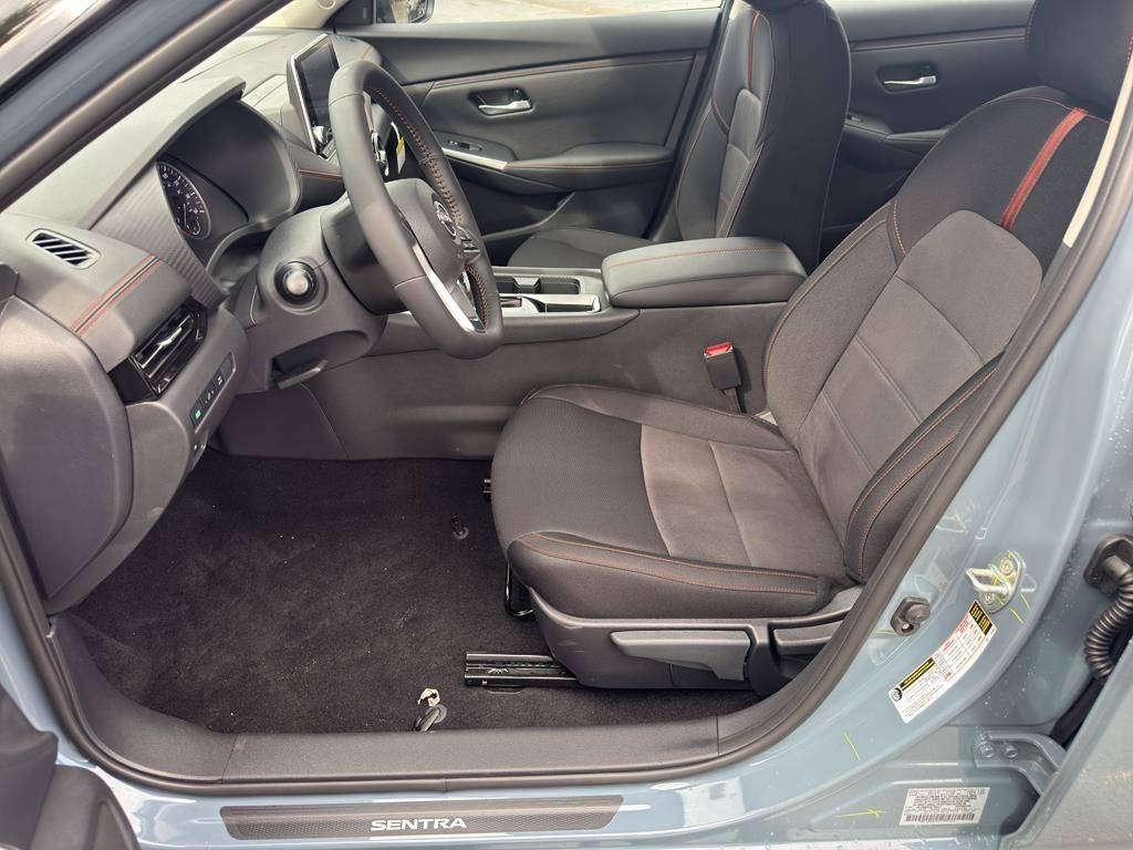 2025 Nissan Sentra SR Image 12 of 31