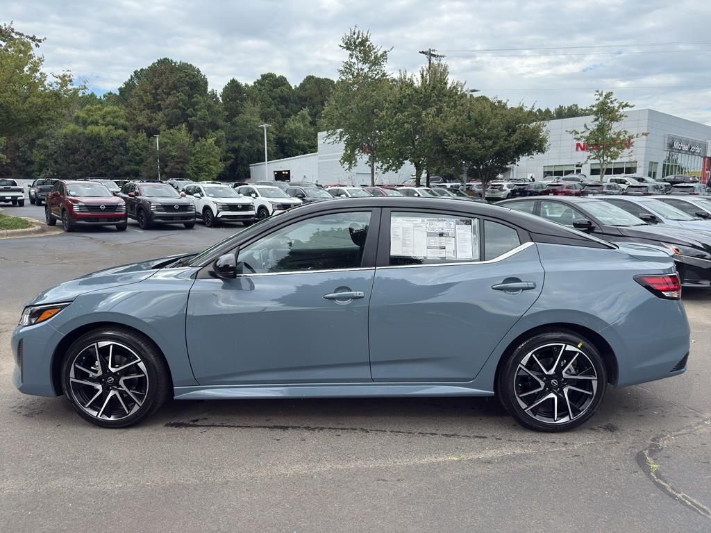 2025 Nissan Sentra SR Image 8 of 31