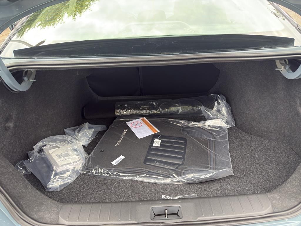 2025 Nissan Sentra SR Image 11 of 31