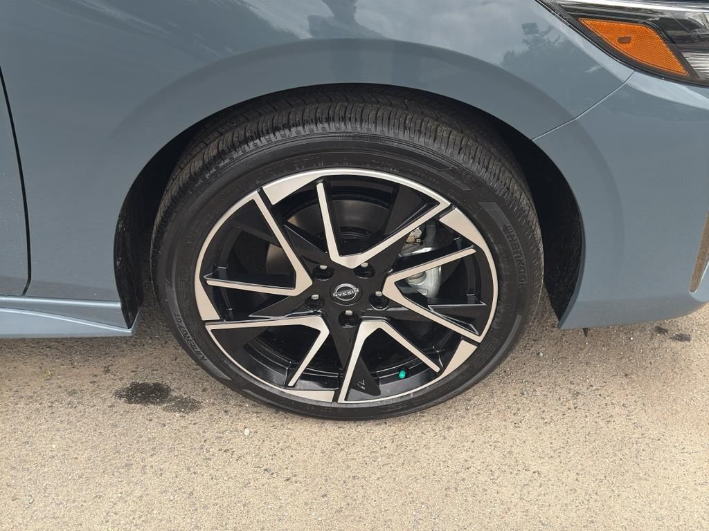 2025 Nissan Sentra SR Image 10 of 31