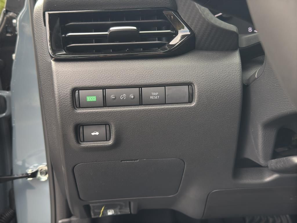 2025 Nissan Sentra SR Image 31 of 31